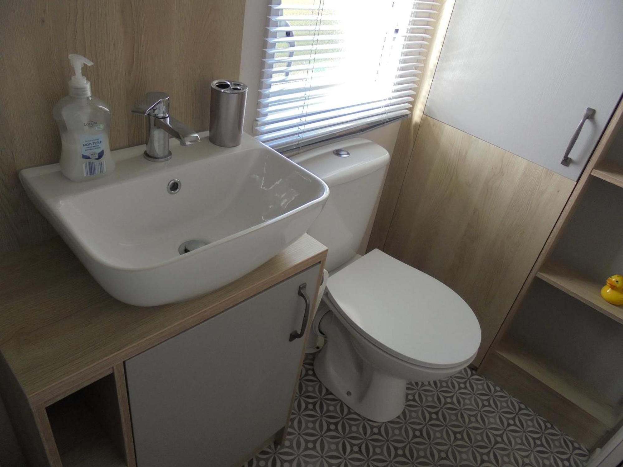 Kingfisher Windermere 6 Berth, Enclosed Veranda, Close To Site Shop Holiday home Ingoldmells