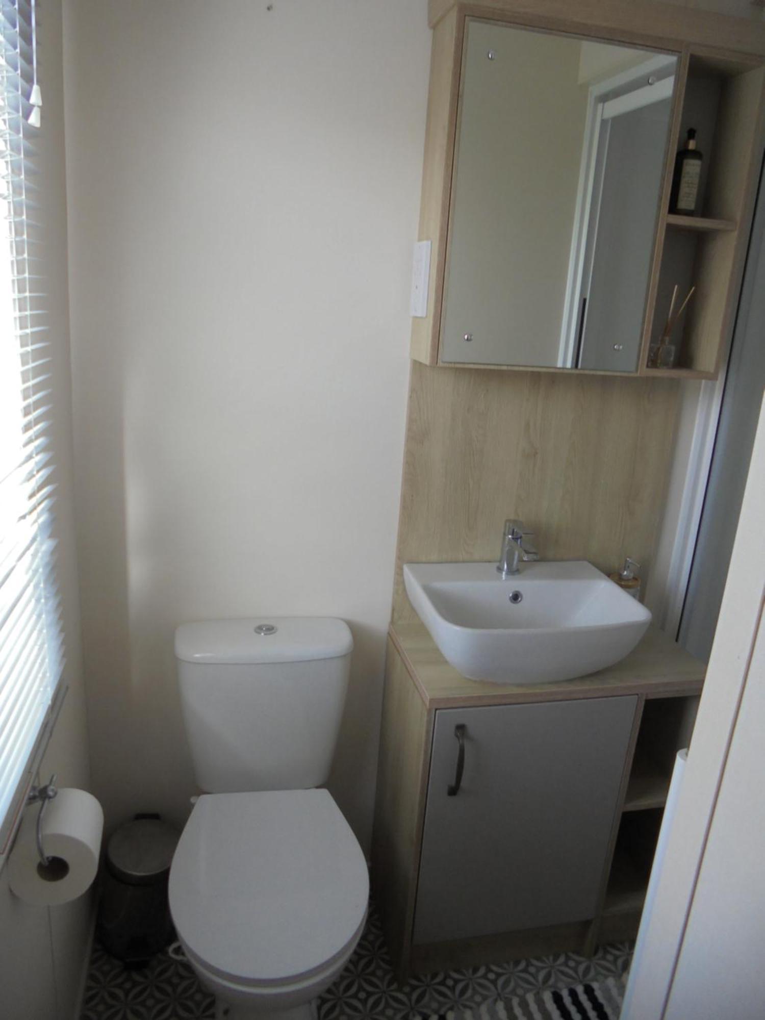 Kingfisher Windermere 6 Berth, Enclosed Veranda, Close To Site Shop * Ingoldmells