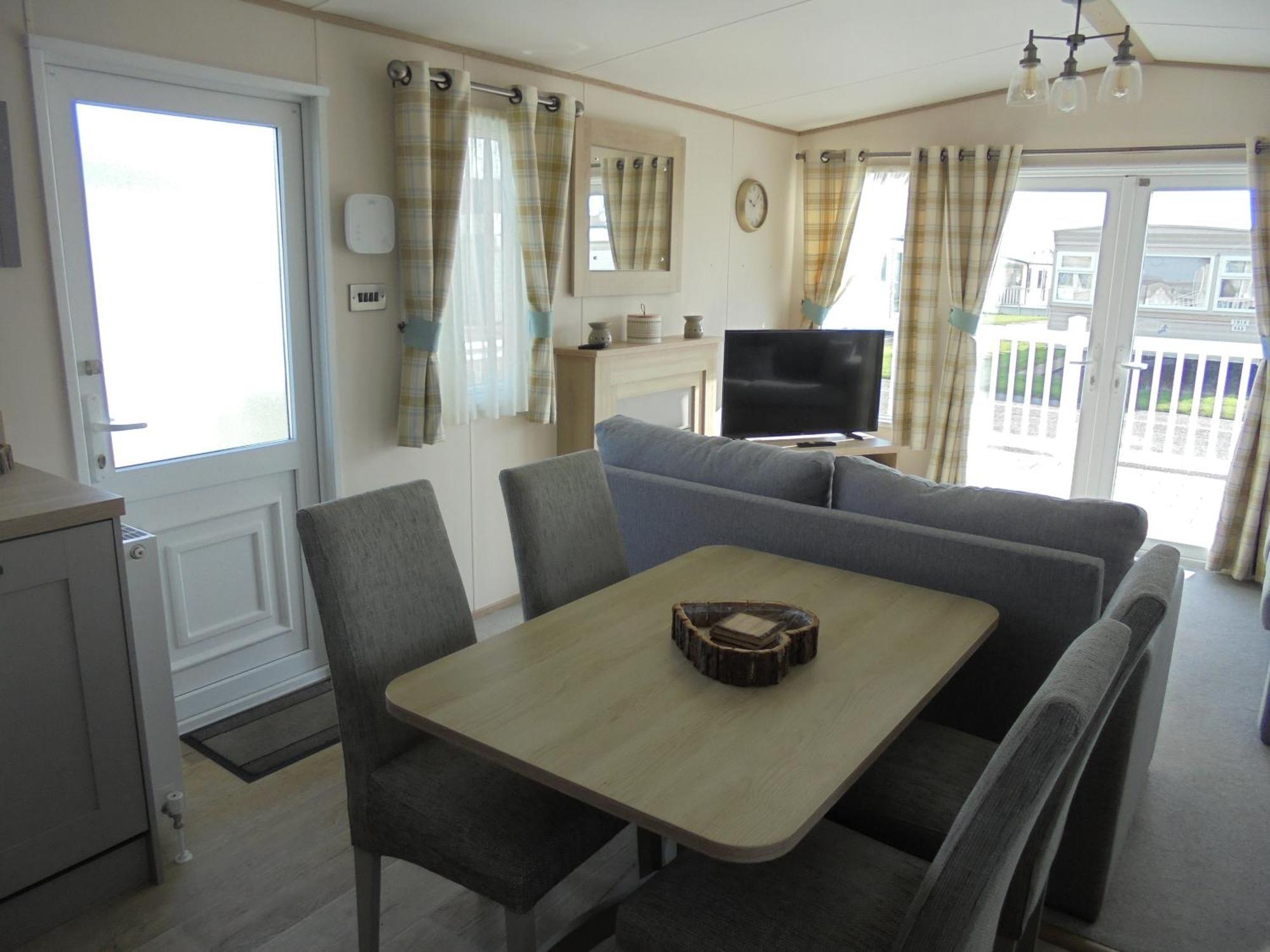 Kingfisher Windermere 6 Berth, Enclosed Veranda, Close To Site Shop Ingoldmells