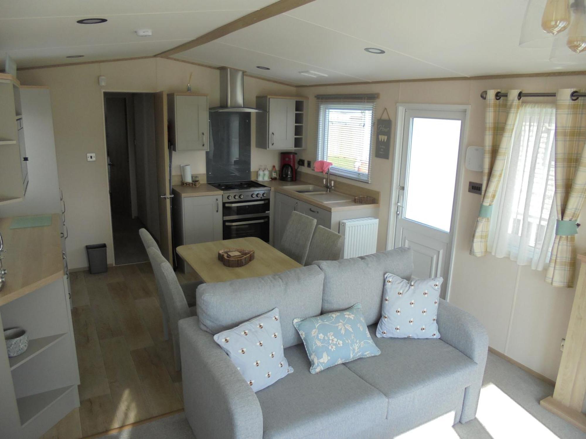 Kingfisher Windermere 6 Berth, Enclosed Veranda, Close To Site Shop * Ingoldmells