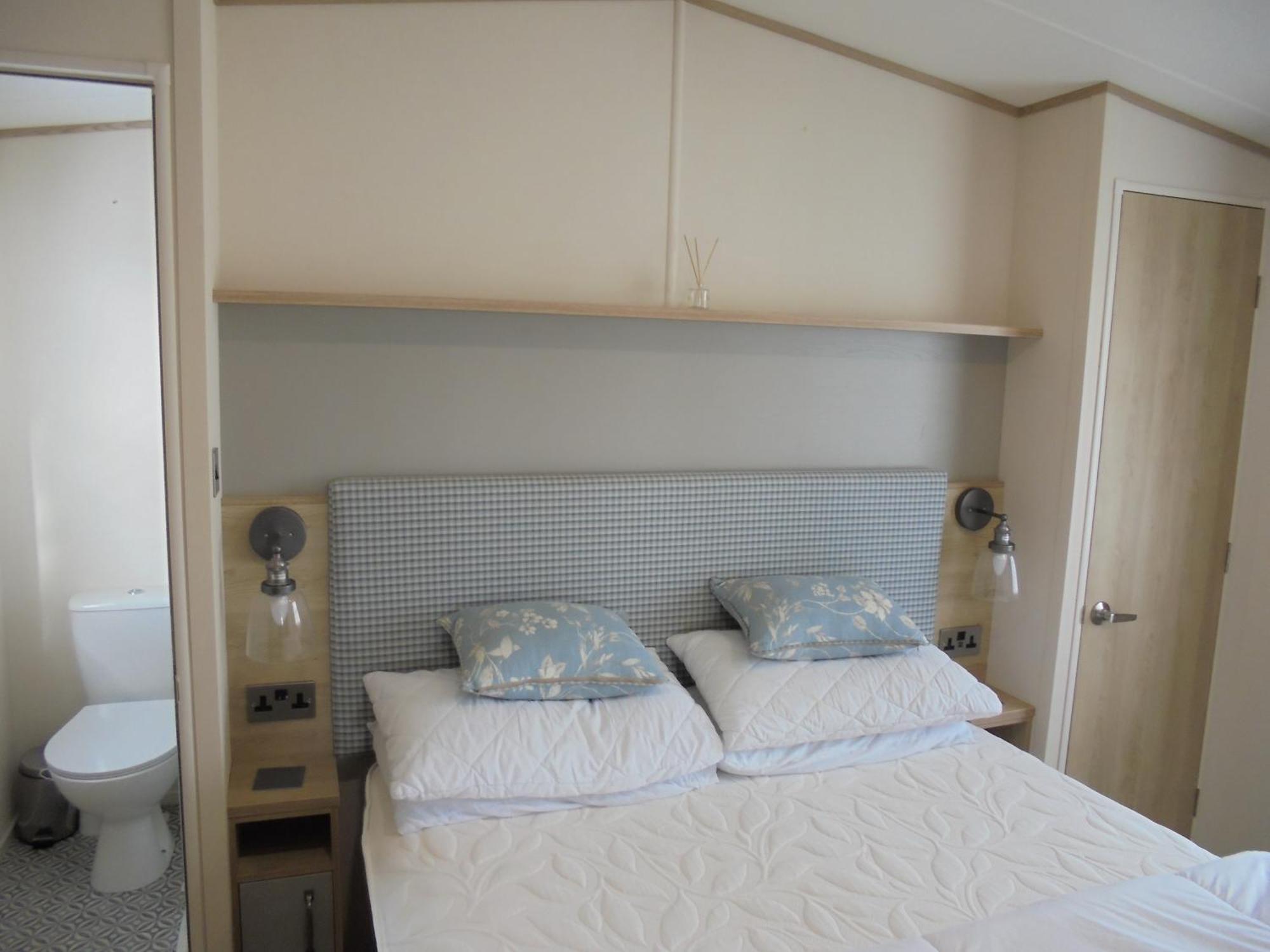 Kingfisher Windermere 6 Berth, Enclosed Veranda, Close To Site Shop Ingoldmells