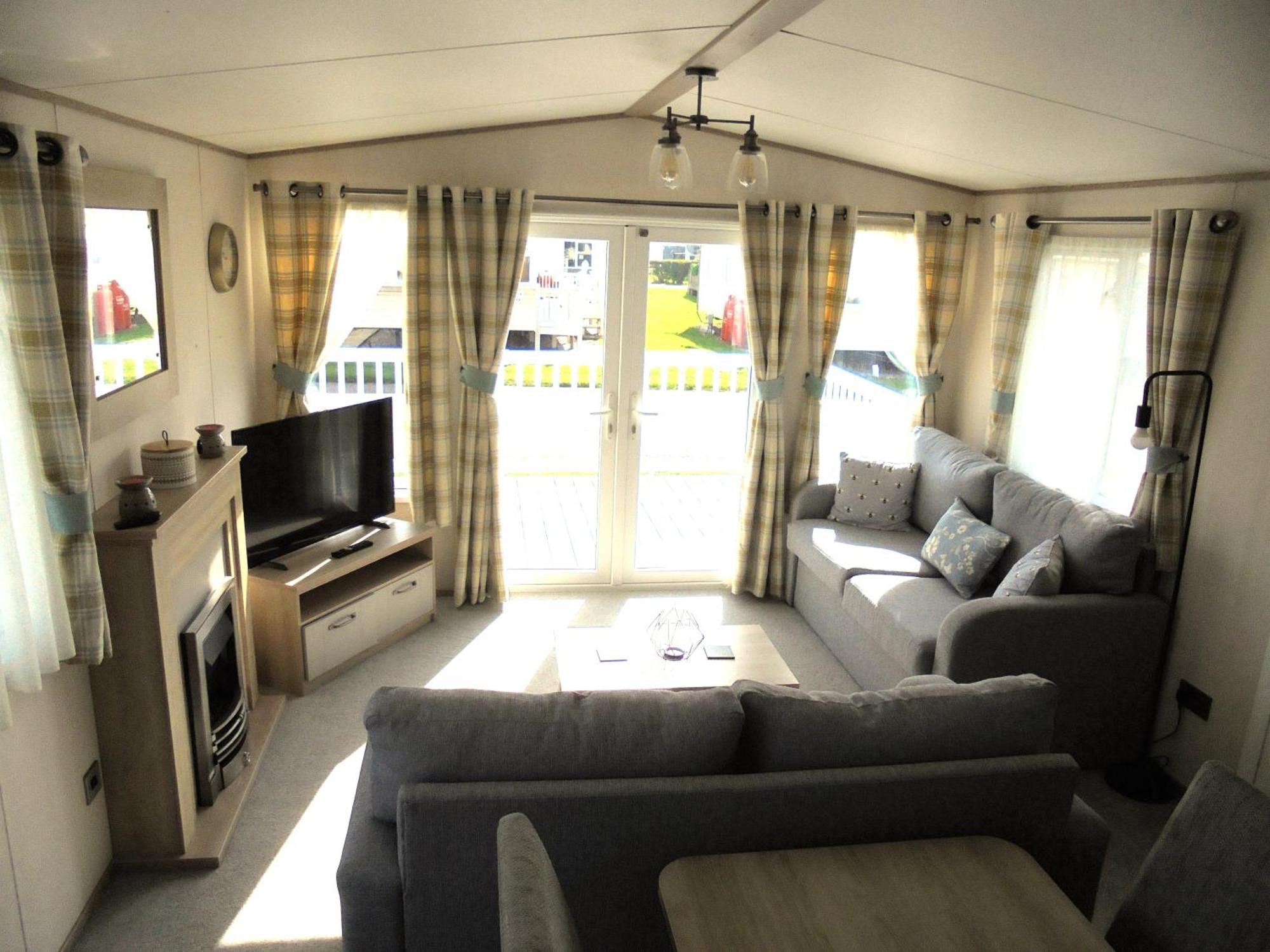 Kingfisher Windermere 6 Berth, Enclosed Veranda, Close To Site Shop Holiday home *
