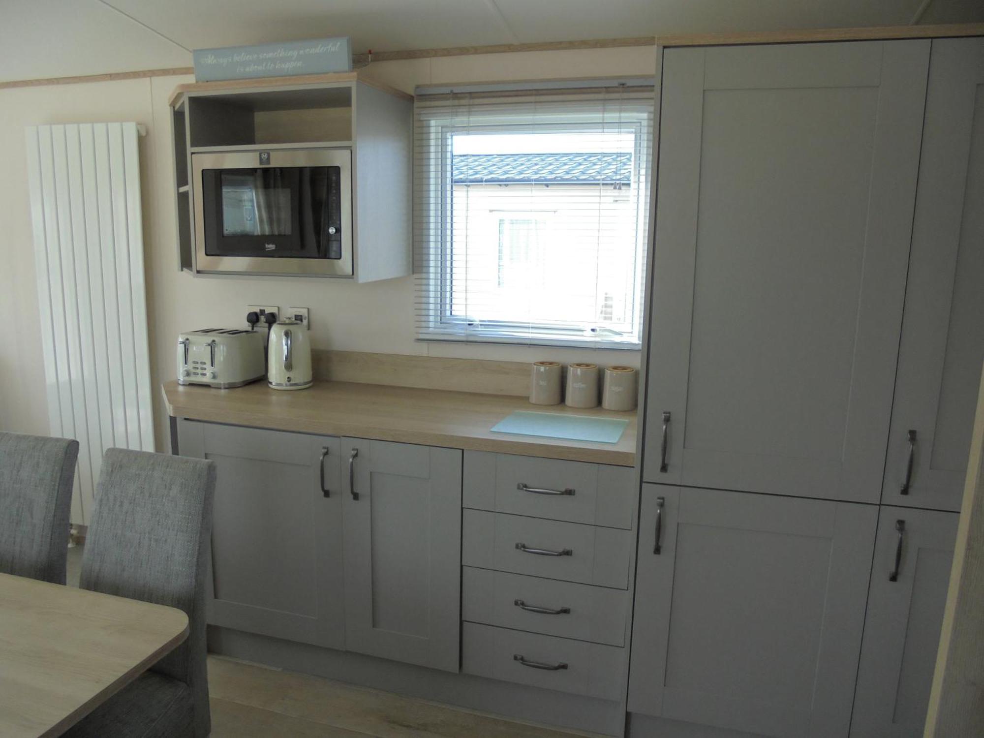 Kingfisher Windermere 6 Berth, Enclosed Veranda, Close To Site Shop * Ingoldmells