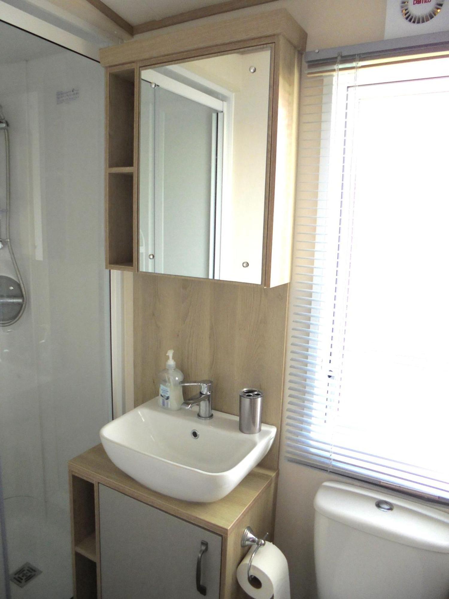Kingfisher Windermere 6 Berth, Enclosed Veranda, Close To Site Shop *