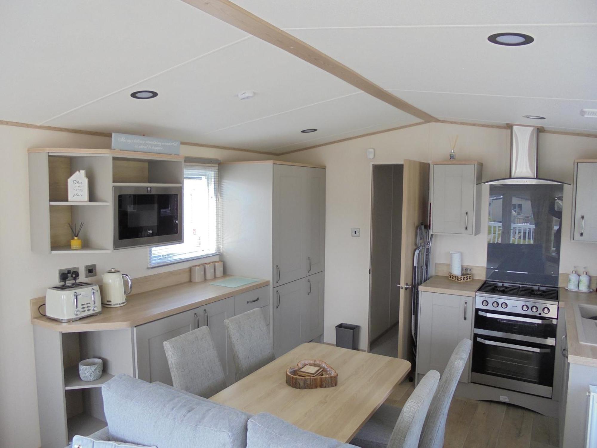 Kingfisher Windermere 6 Berth, Enclosed Veranda, Close To Site Shop Ingoldmells