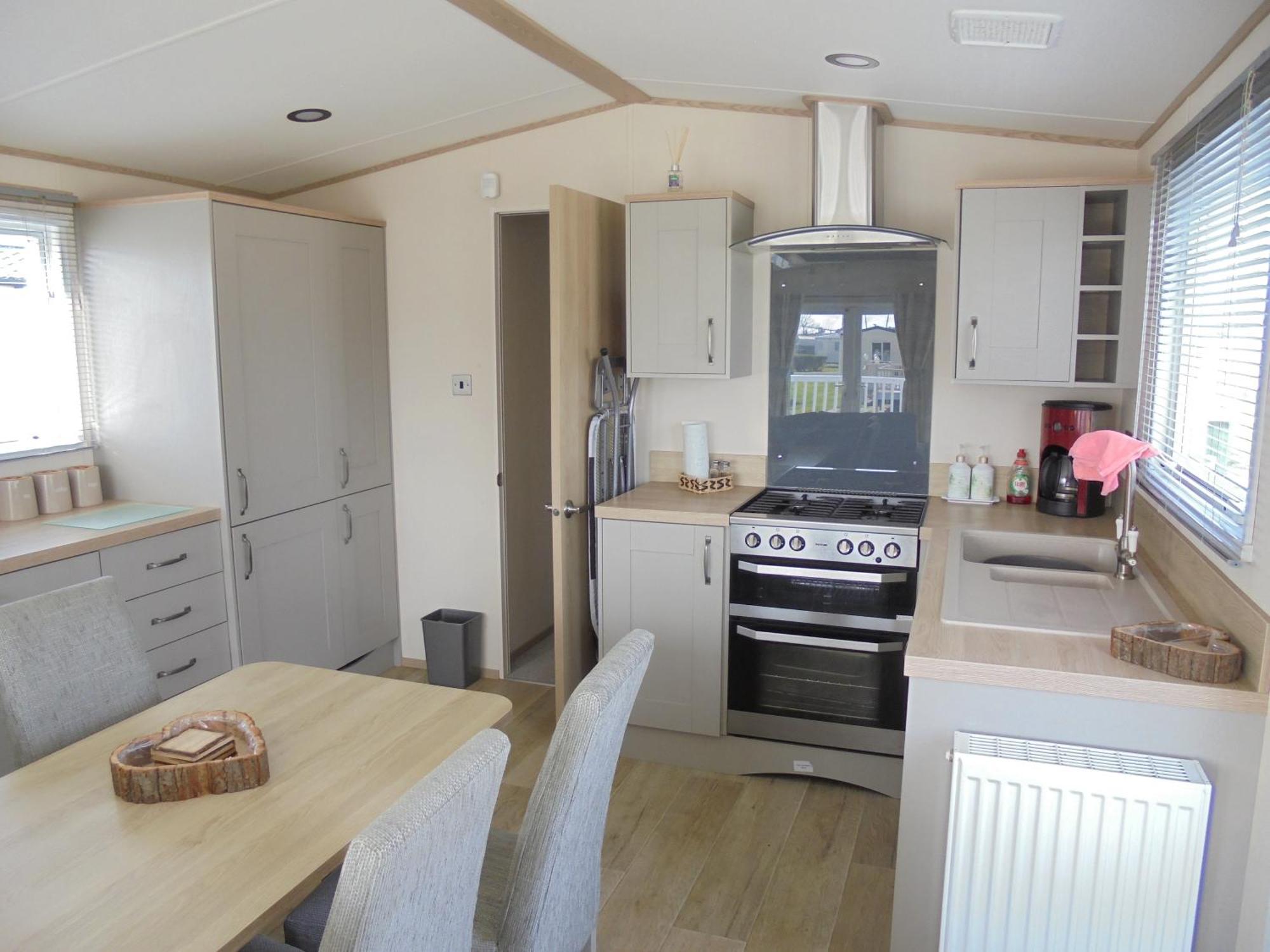 Kingfisher Windermere 6 Berth, Enclosed Veranda, Close To Site Shop Holiday home Ingoldmells