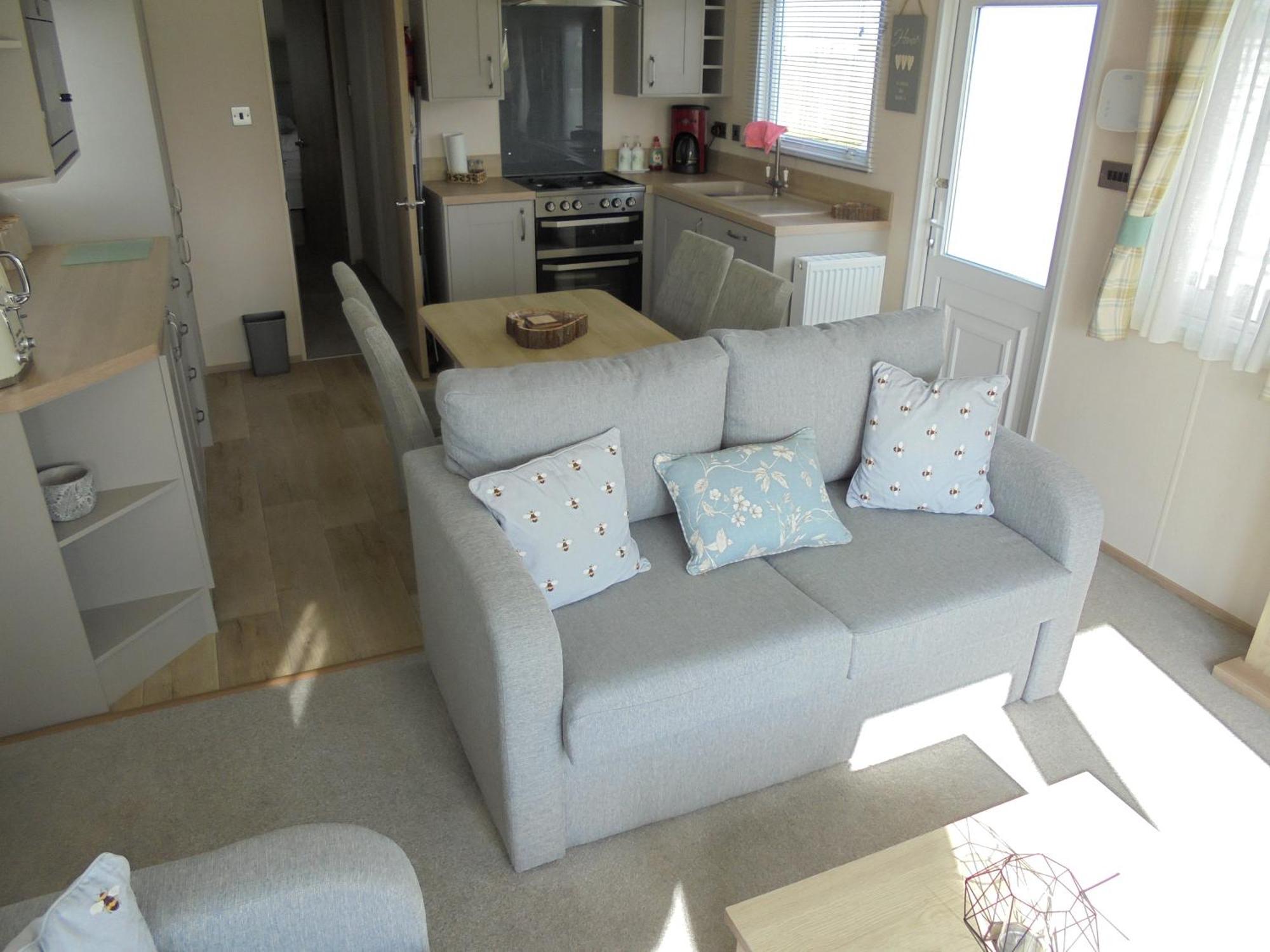 Kingfisher Windermere 6 Berth, Enclosed Veranda, Close To Site Shop Ingoldmells